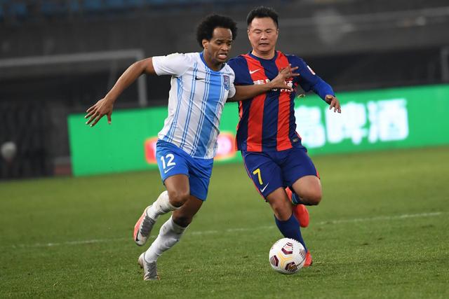 记者：多特改善对亨克小将卡雷察斯的报价，总价略高于3000万欧